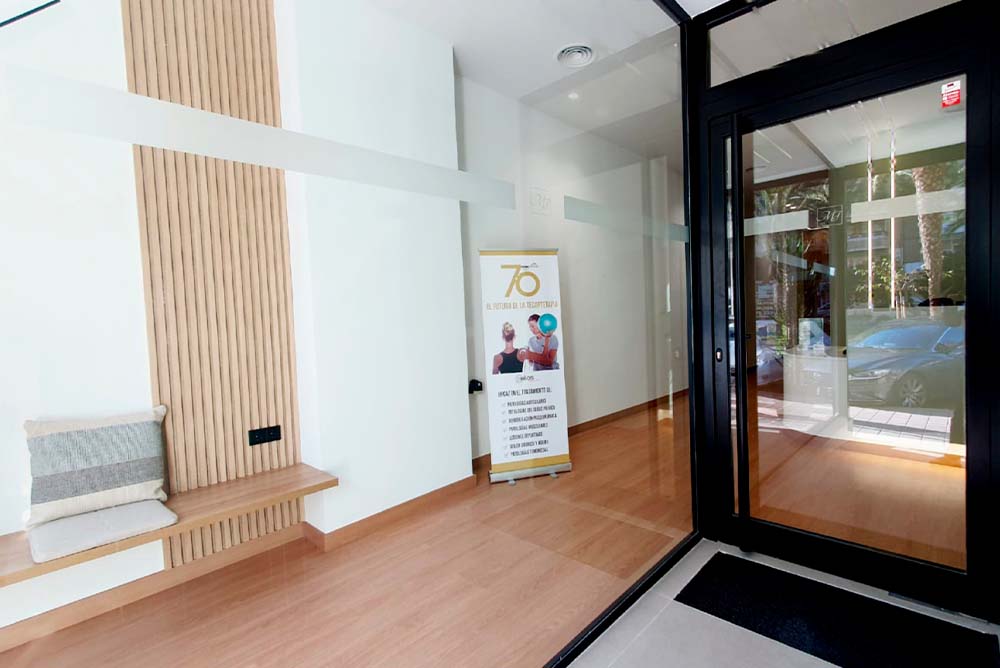 sala de espera clinica de fisioterapia en Alicante